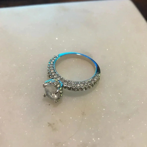 Cubic zirconia & silver plated ring - Picture 2 of 6